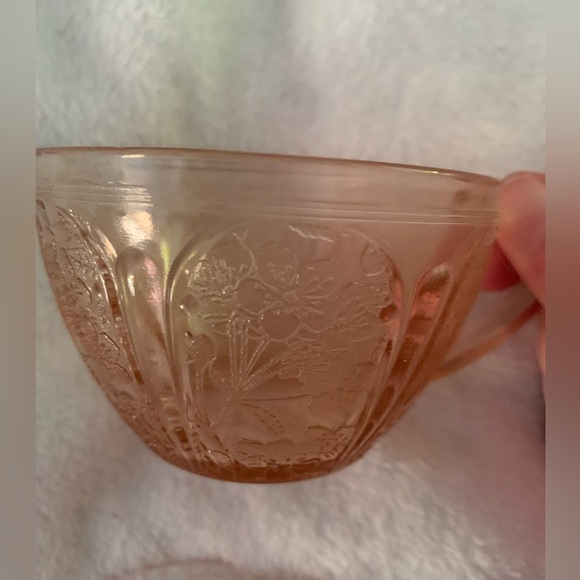 Vintage Pink Depression Glass Cherry Blossom Teacups and Saucers Set of 4 - Picture 10 of 10